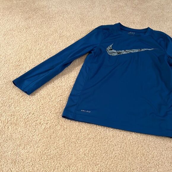 NIKE DRI-FIT SIZE MEDIUM SHIRT - Picture 5 of 9